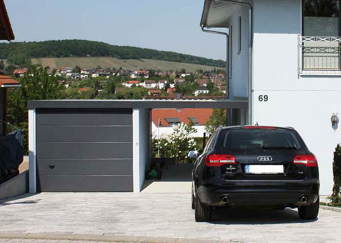 Einzelgarage mit Anbaucarport